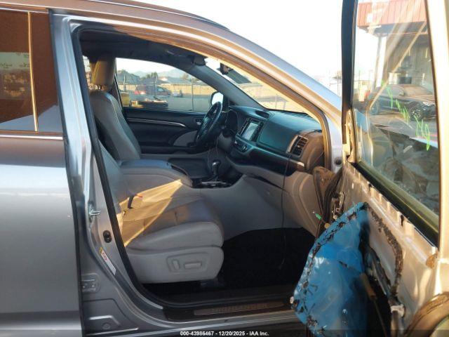 Toyota Highlander Limited V6 Image 8