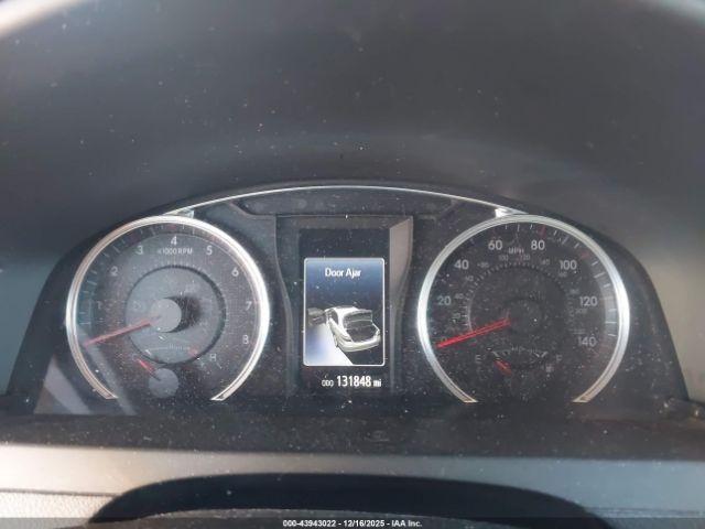 Toyota Camry Se Image 9