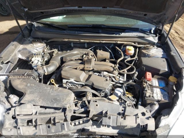 Subaru Outback 2.5i Limited Image 8