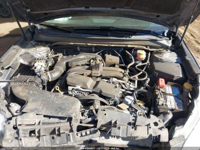 Subaru Outback 2.5i Limited Image 8