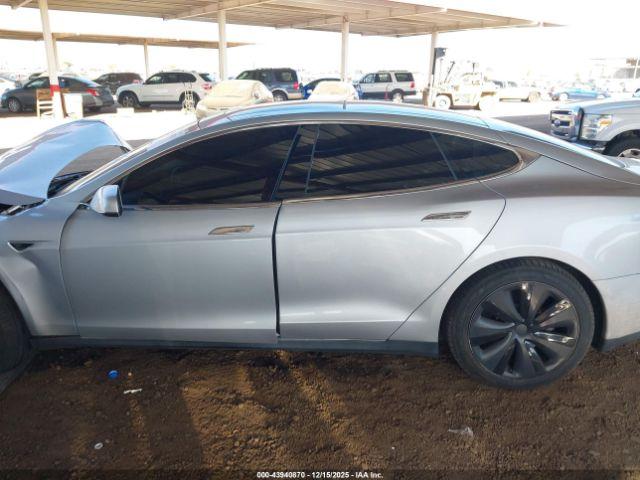Tesla Model S Image 12