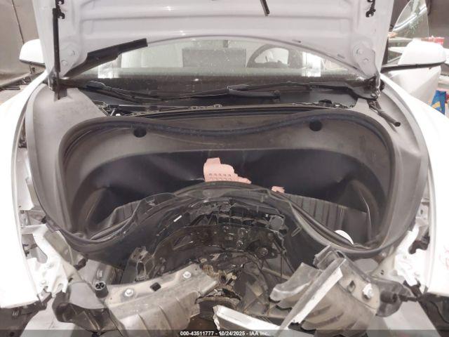 Tesla Model 3 Long Range Dual Motor All-wheel Drive Image 13