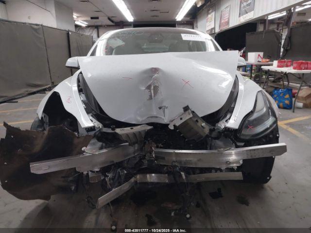 Tesla Model 3 Long Range Dual Motor All-wheel Drive Image 15