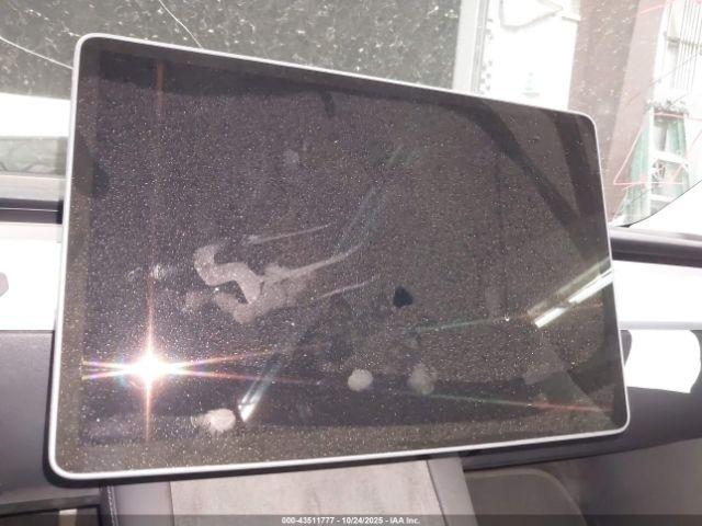 Tesla Model 3 Long Range Dual Motor All-wheel Drive Image 11