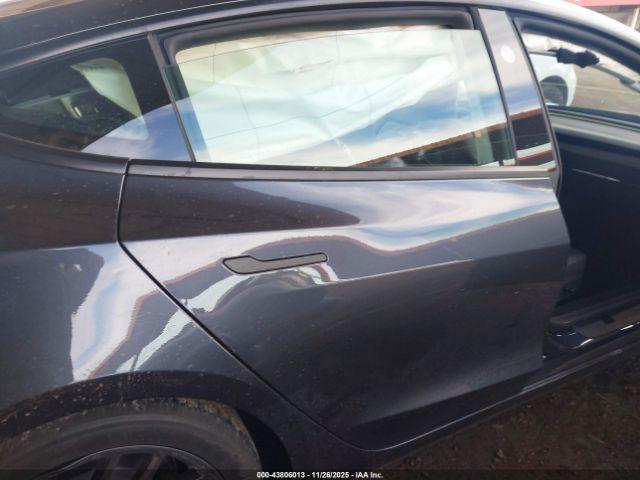 Tesla Model 3 Long Range All-wheel Drive Image 8