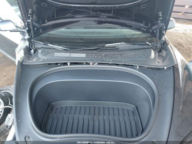 Tesla Model 3 Long Range All-wheel Drive Image 6