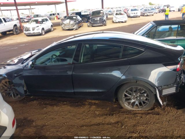Tesla Model 3 Long Range All-wheel Drive Image 12