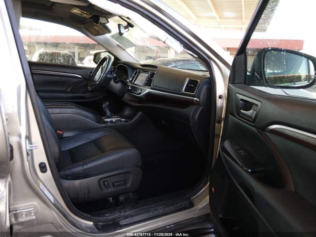 Toyota Highlander Limited V6 Image 13