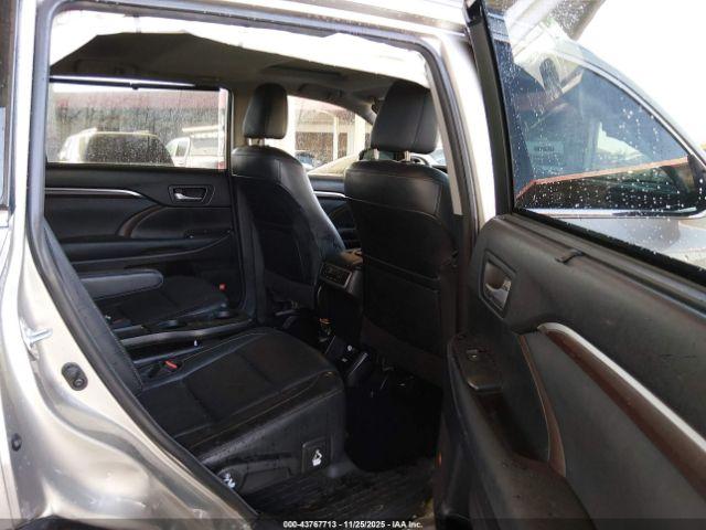 Toyota Highlander Limited V6 Image 3