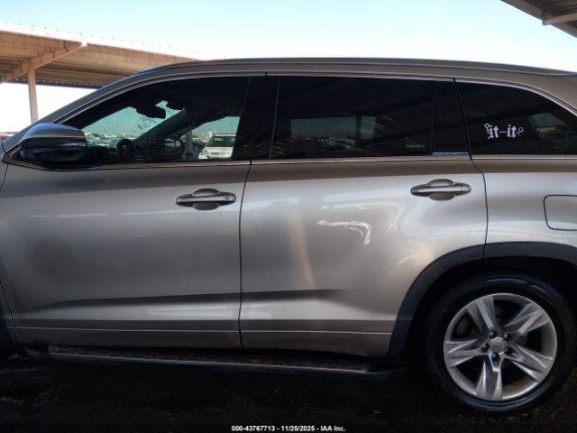 Toyota Highlander Limited V6 Image 9