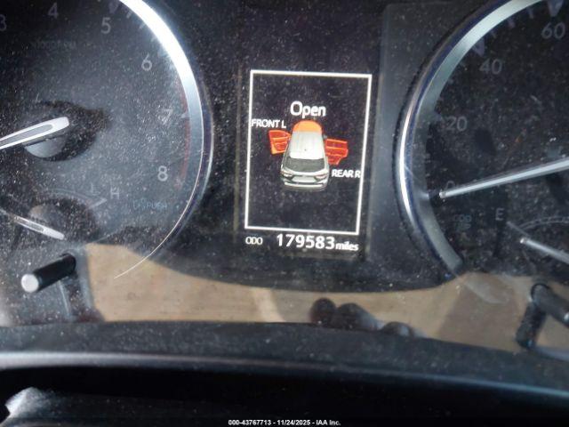 Toyota Highlander Limited V6 Image 10