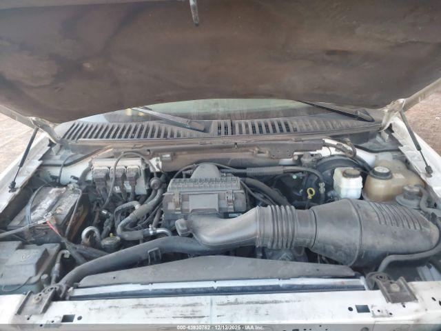 Ford Expedition Xlt Image 8