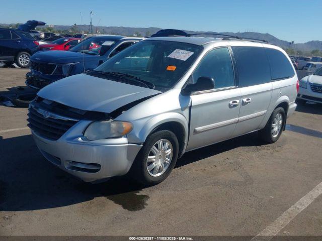 Chrysler Town & Country Touring Image 3