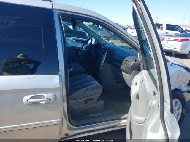 Chrysler Town & Country Touring Image 15