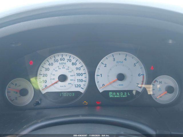 Chrysler Town & Country Touring Image 13