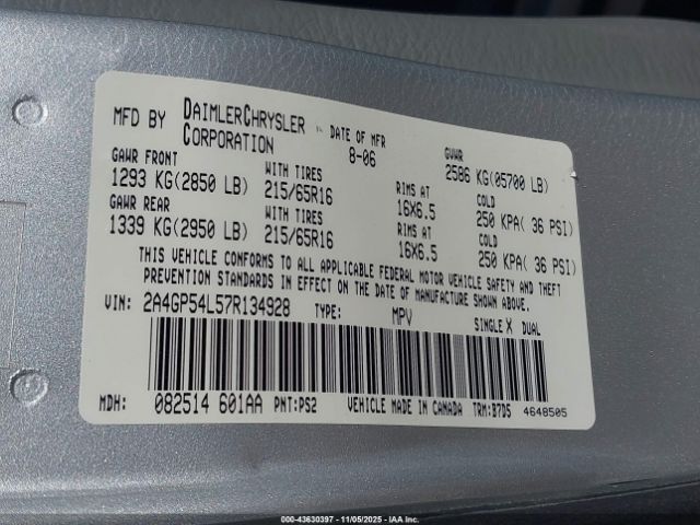 Chrysler Town & Country Touring Image 8