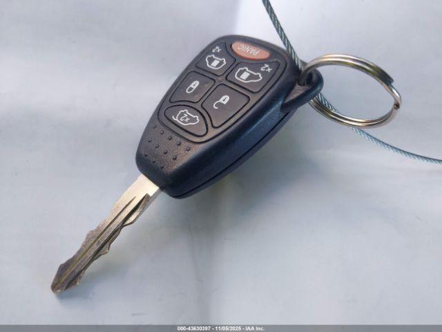 Chrysler Town & Country Touring Image 6