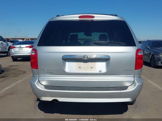Chrysler Town & Country Touring Image 11