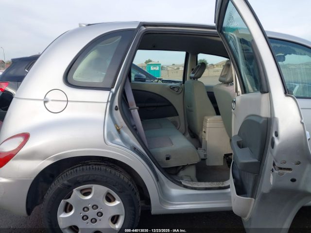 Chrysler PT Cruiser Image 16