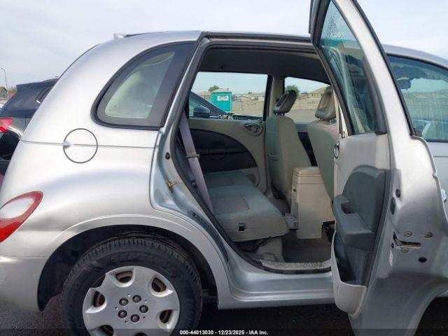 Chrysler PT Cruiser Image 16