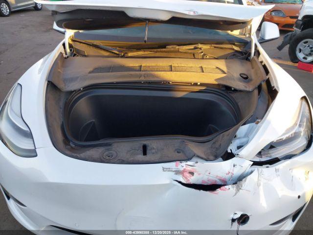 Tesla Model Y Long Range Dual Motor All-wheel Drive Image 5