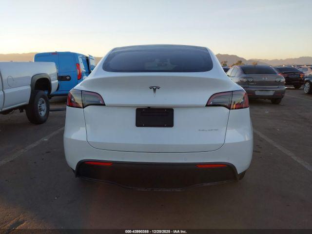 Tesla Model Y Long Range Dual Motor All-wheel Drive Image 10
