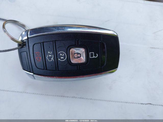 Lincoln MKC Premiere Image 12