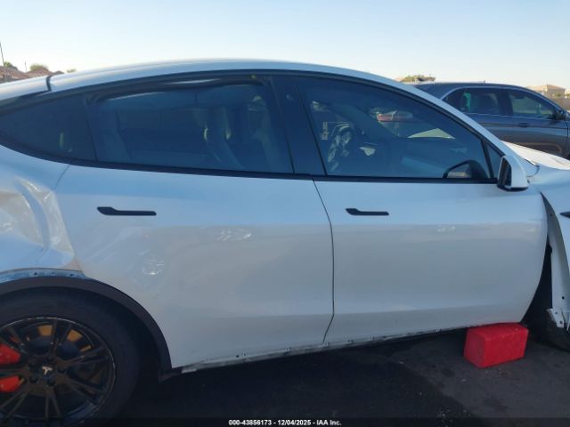 Tesla Model Y Long Range Dual Motor All-wheel Drive Image 17