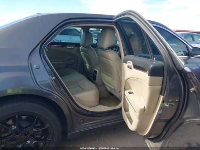 Chrysler 300 Image 16