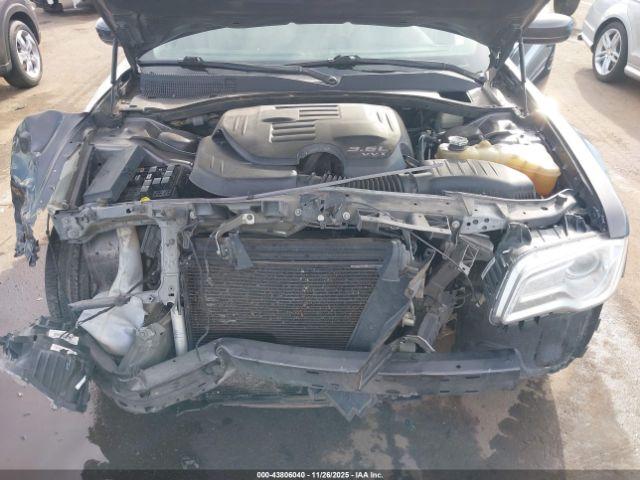 Chrysler 300 Image 8