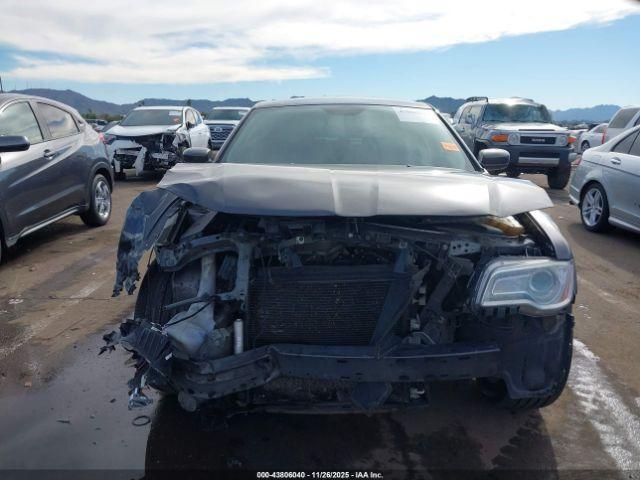 Chrysler 300 Image 6