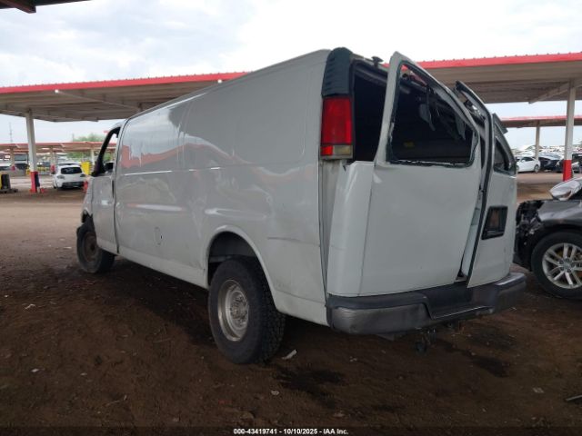 Chevrolet Express Image 2