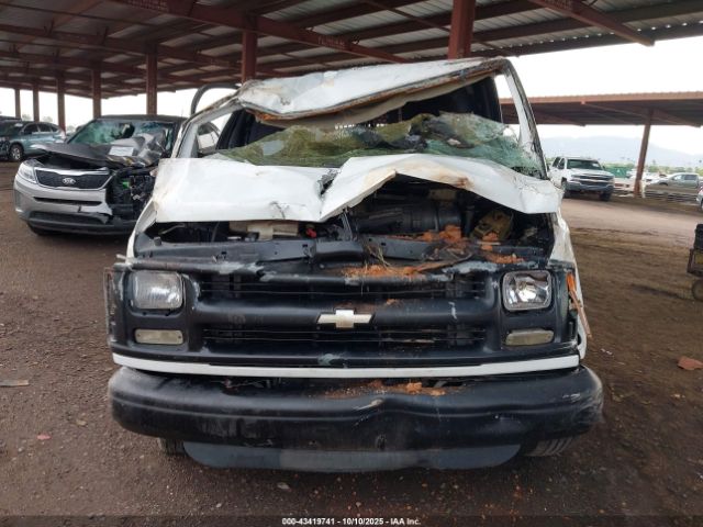 Chevrolet Express Image 4