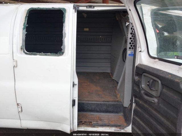 Chevrolet Express Image 10