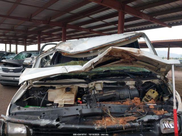 Chevrolet Express Image 8