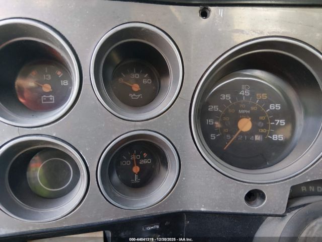 GMC Suburban C2500 Image 5