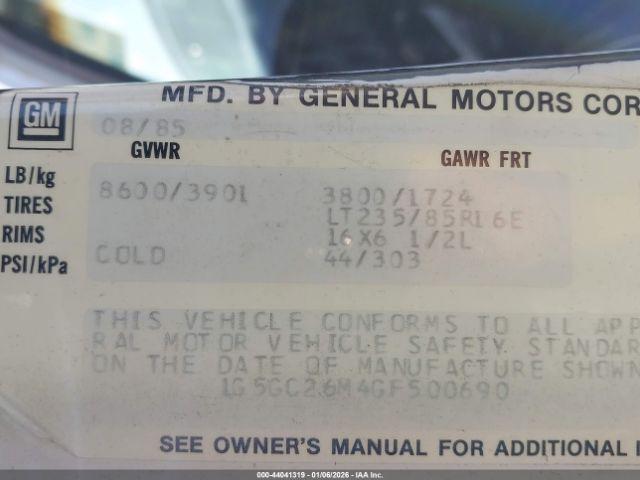 GMC Suburban C2500 Image 11