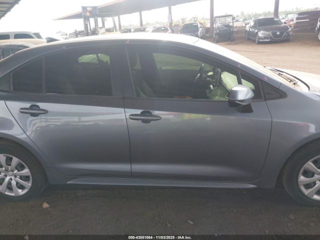 Toyota Corolla Le Image 16