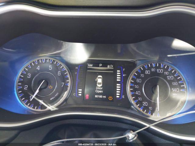 Chrysler 200 Limited Platinum Image 5