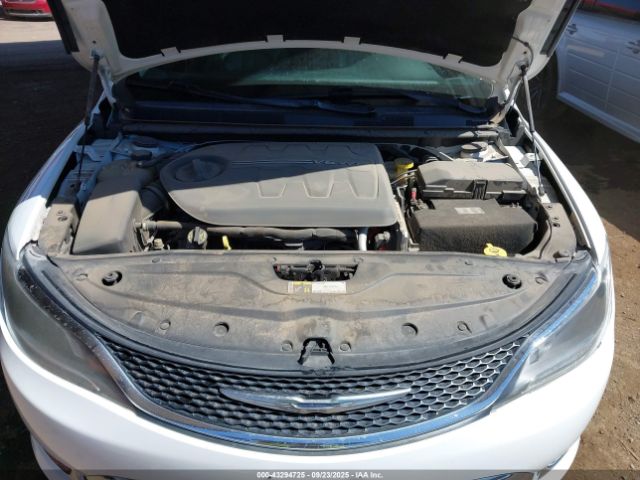 Chrysler 200 Limited Platinum Image 16