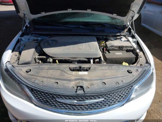 Chrysler 200 Limited Platinum Image 16