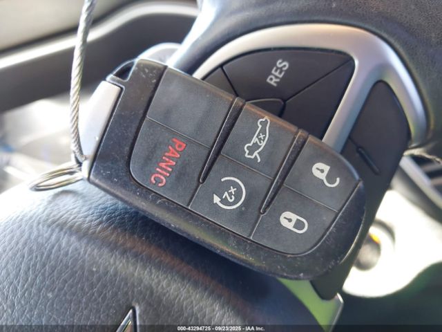 Chrysler 200 Limited Platinum Image 10