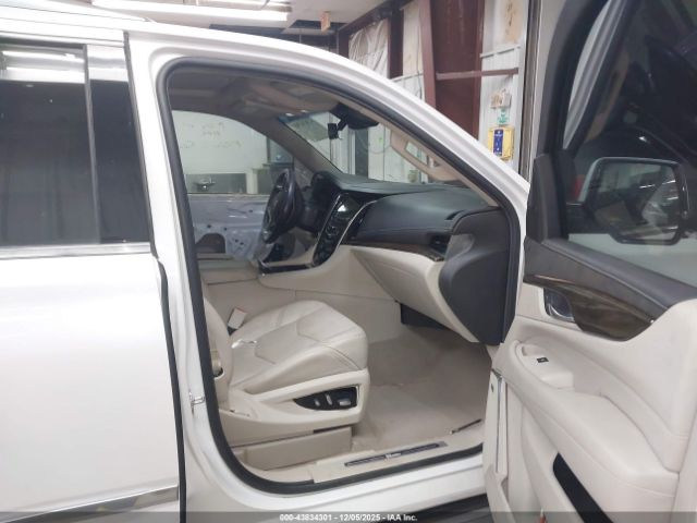 Cadillac Escalade Luxury Image 12