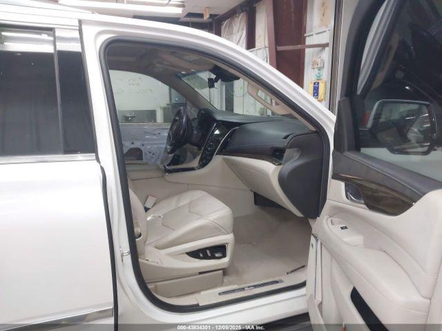 Cadillac Escalade Luxury Image 12