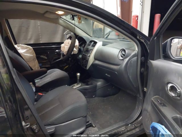 Nissan Versa Image 15