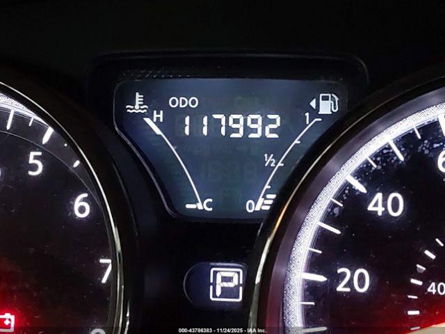 Nissan Versa Image 13