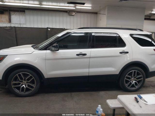 Ford Explorer Sport Image 15