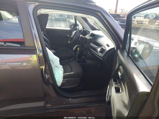 Jeep Renegade Latitude Fwd Image 4