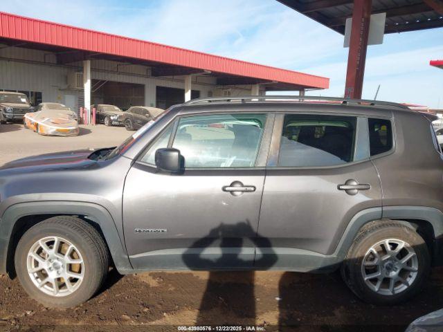 Jeep Renegade Latitude Fwd Image 13