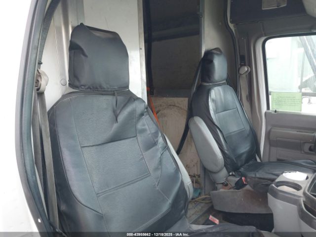 Ford E-350 Image 5